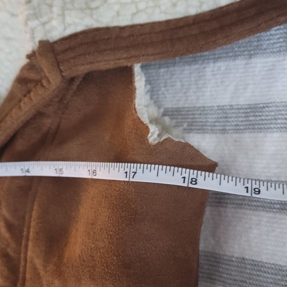 Olive & Oak Faux Suede Vest - Picture 11 of 11